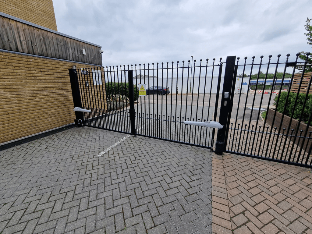 metal-electric-gate